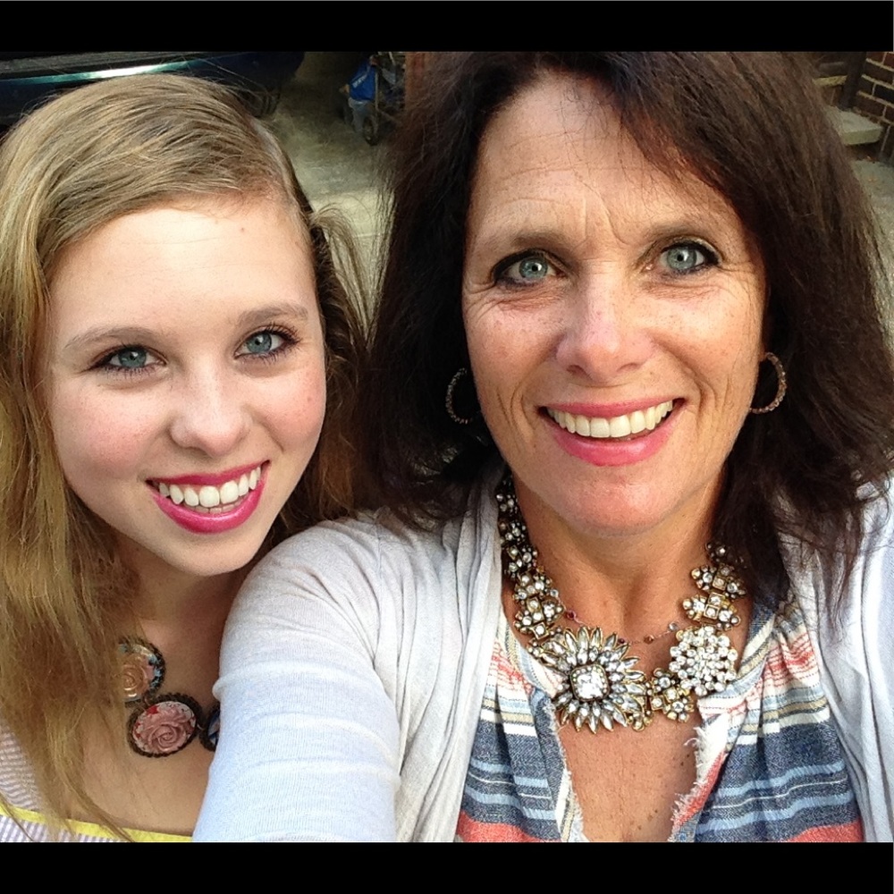 Meet your Posher, Lori